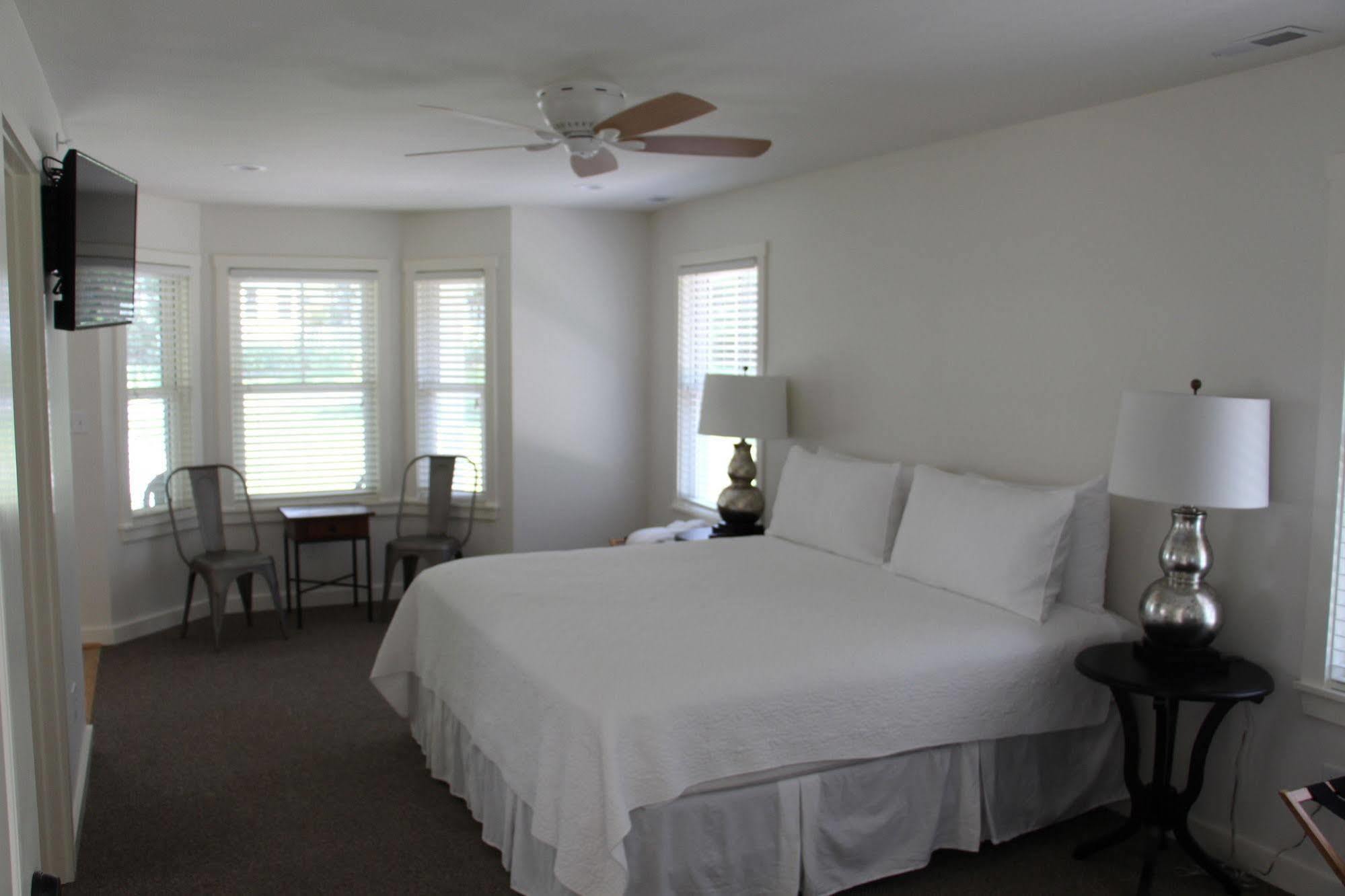 Cedar Creek Hotel New Haven ภายนอก รูปภาพ