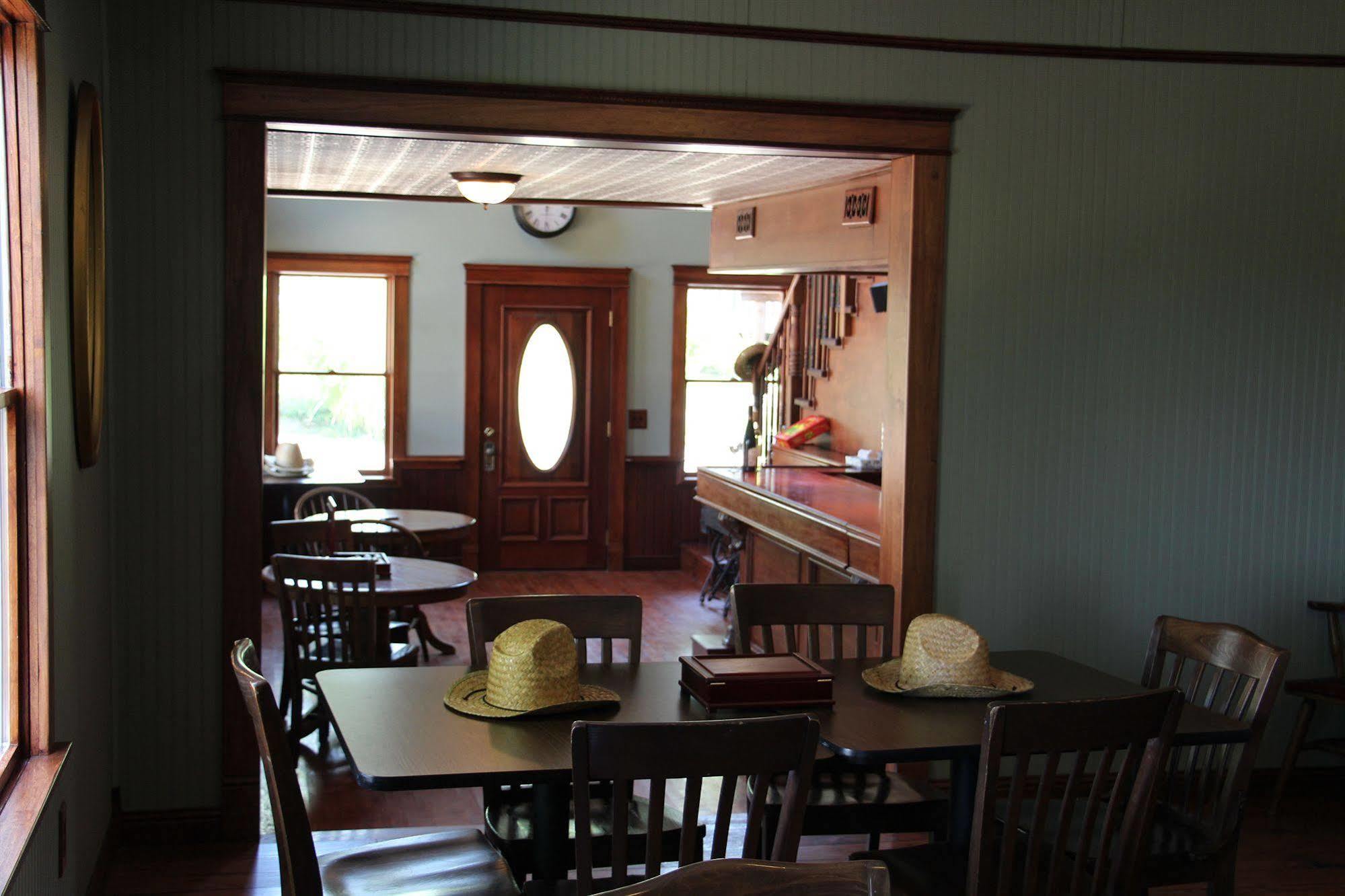 Cedar Creek Hotel New Haven ภายนอก รูปภาพ